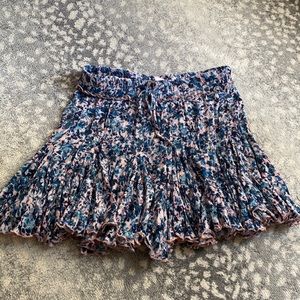 Oliviaceous mini skirt.